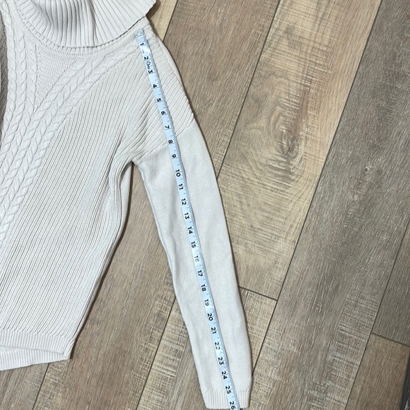 Banana Republic Turtle Neck Cable Knit Sweater Long Sleeve Cream SZ S - Picture 11 of 11